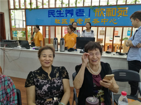 图为宁波“欣和苑”养老服务中心人气爆棚