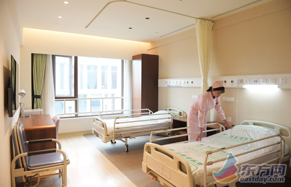 老有所乐享受“文艺大餐” 沪上首座适老型影剧院进入养老社区